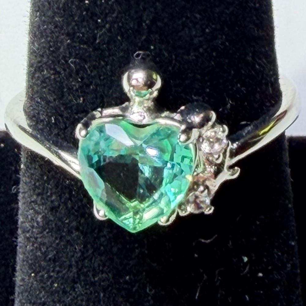 Fragrant Jewels Under the Sea Heart Green Stone Silver Tone Ring Size 7